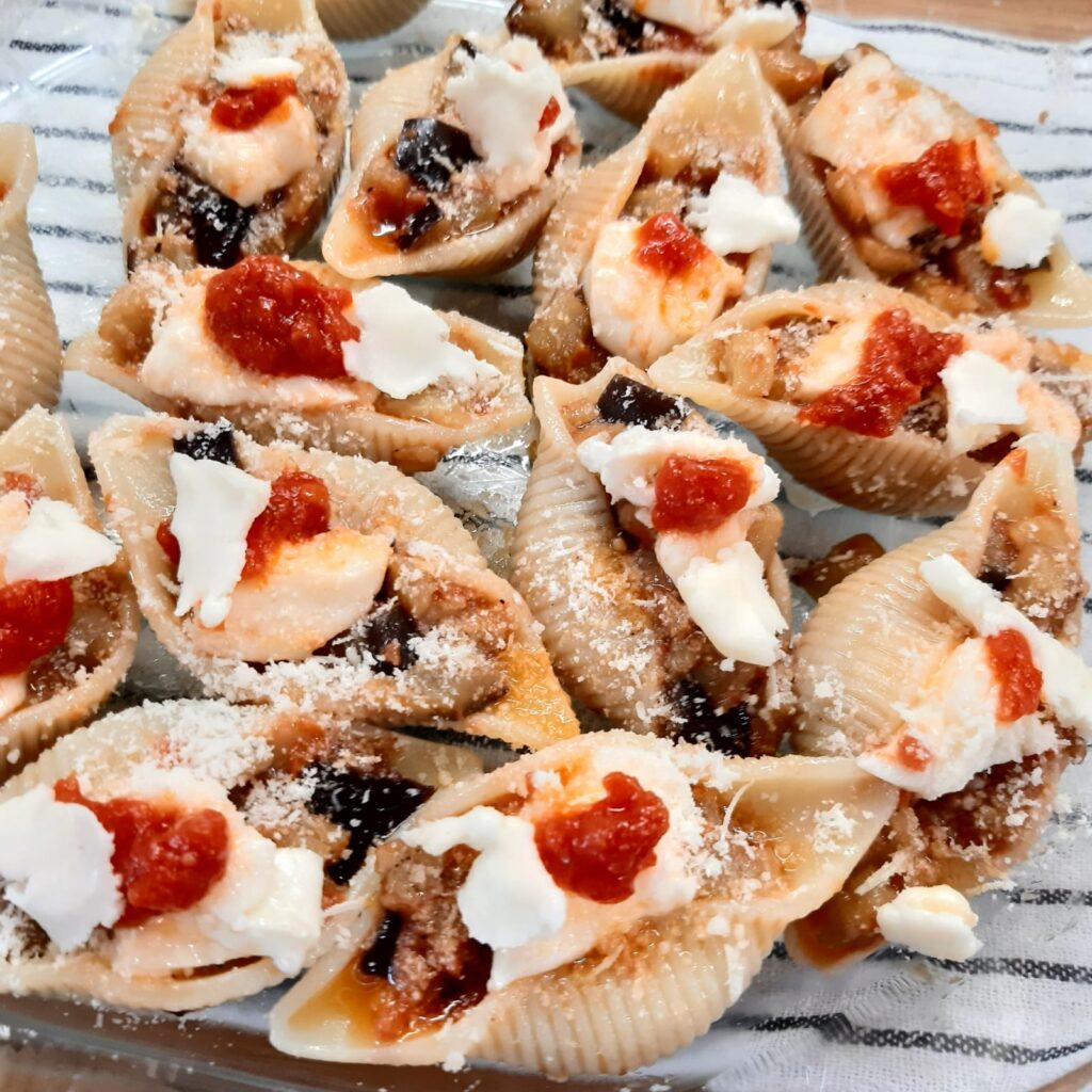 CONCHIGLIONI FARCITI CON MELANZANE ALLA PARMIGIANA