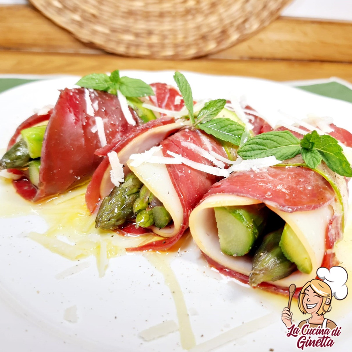 involtini di bresaola con scamorza e asparagi