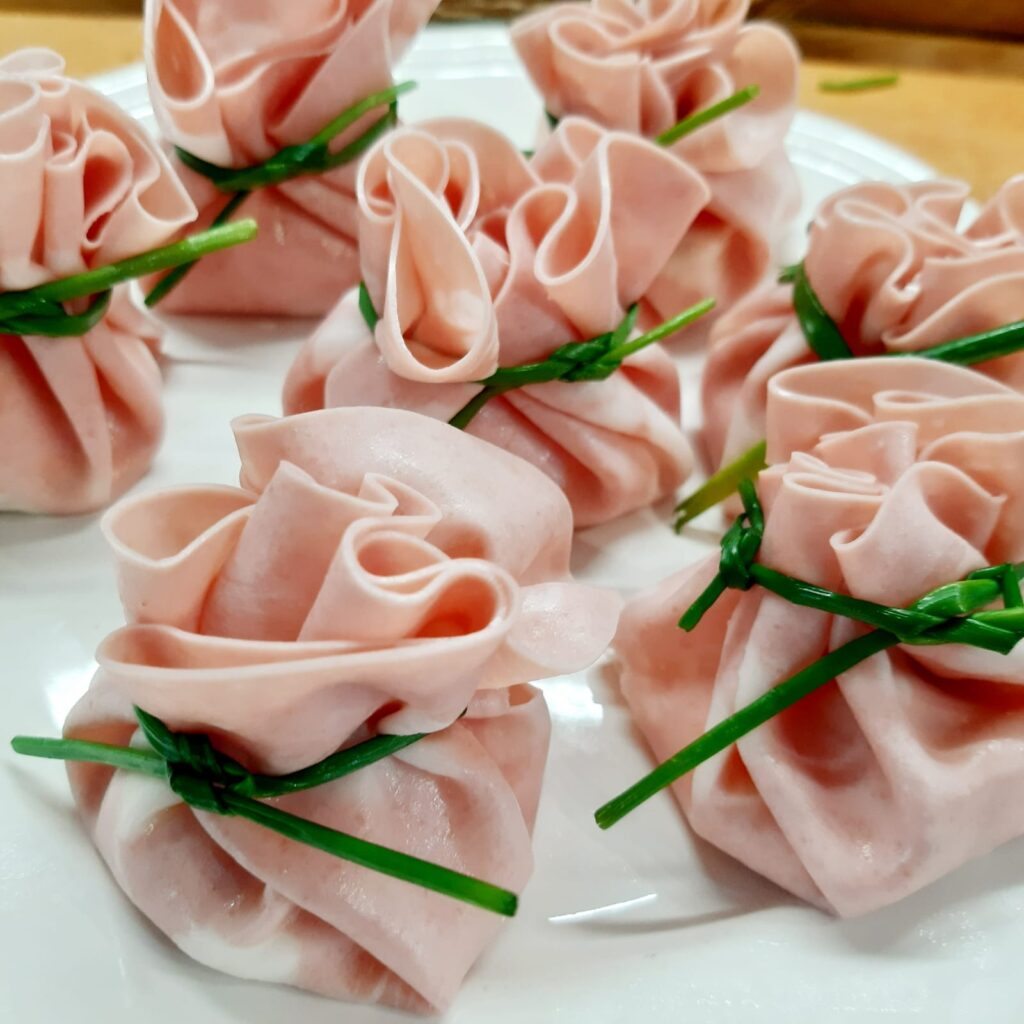 saccottini di mortadella con ricotta e pistacchi