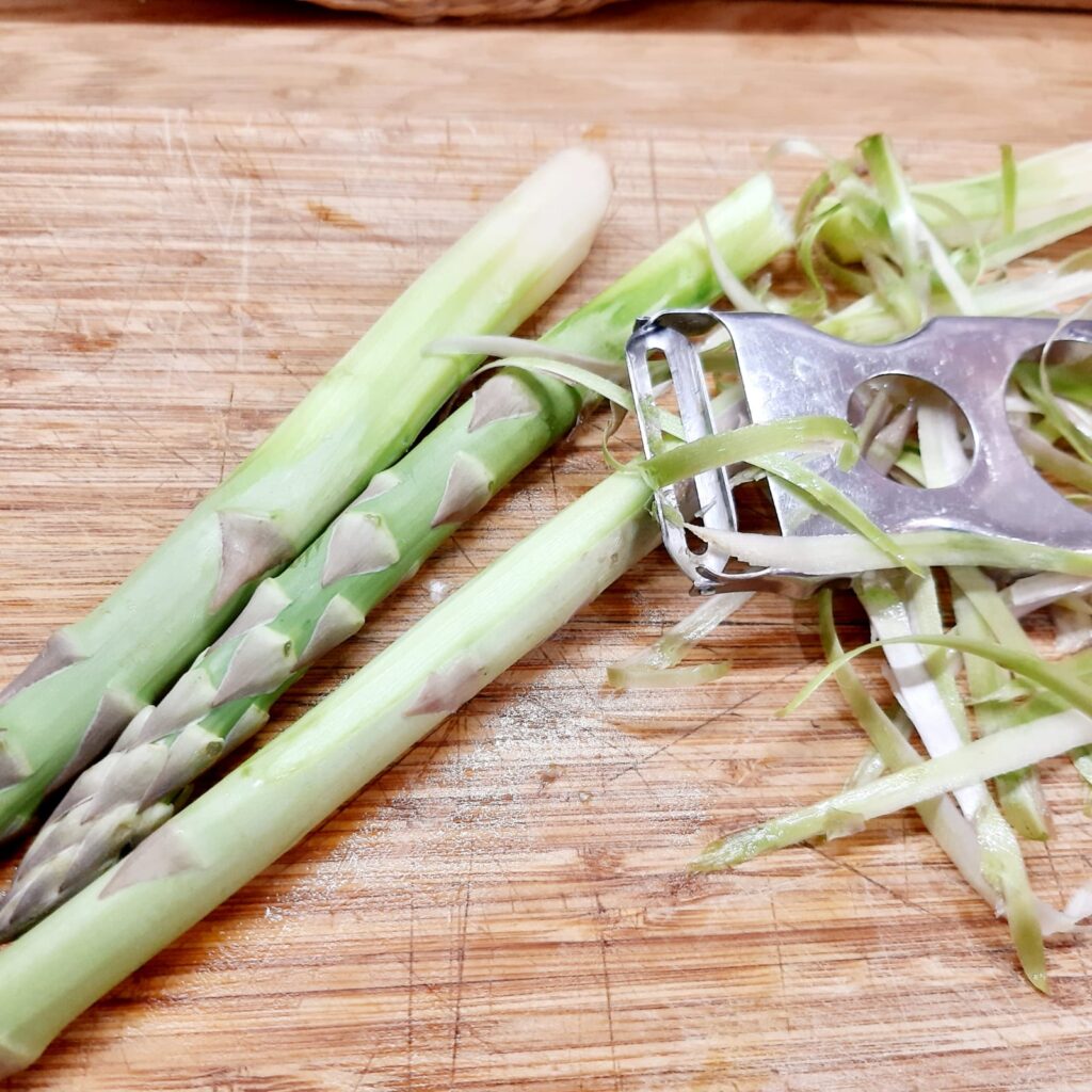involtini di bresaola con scamorza e asparagi