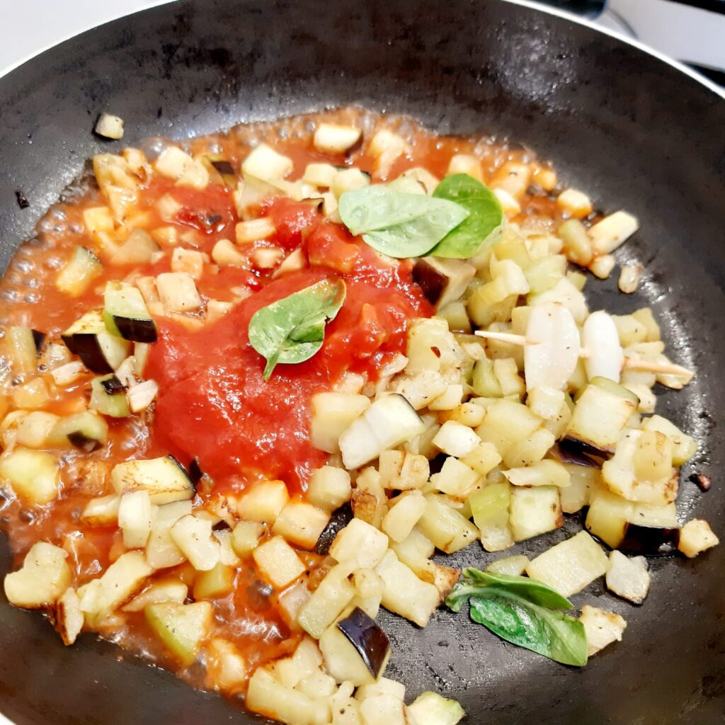 panzerotti ripieni con melanzane e formaggio