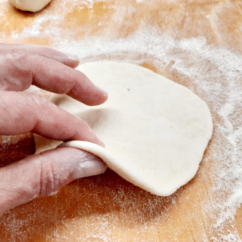 panzerotti ripieni con melanzane e formaggio