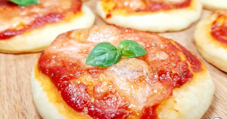 PIZZETTE POMODORO E MOZZARELLA SENZA LIEVITAZIONE