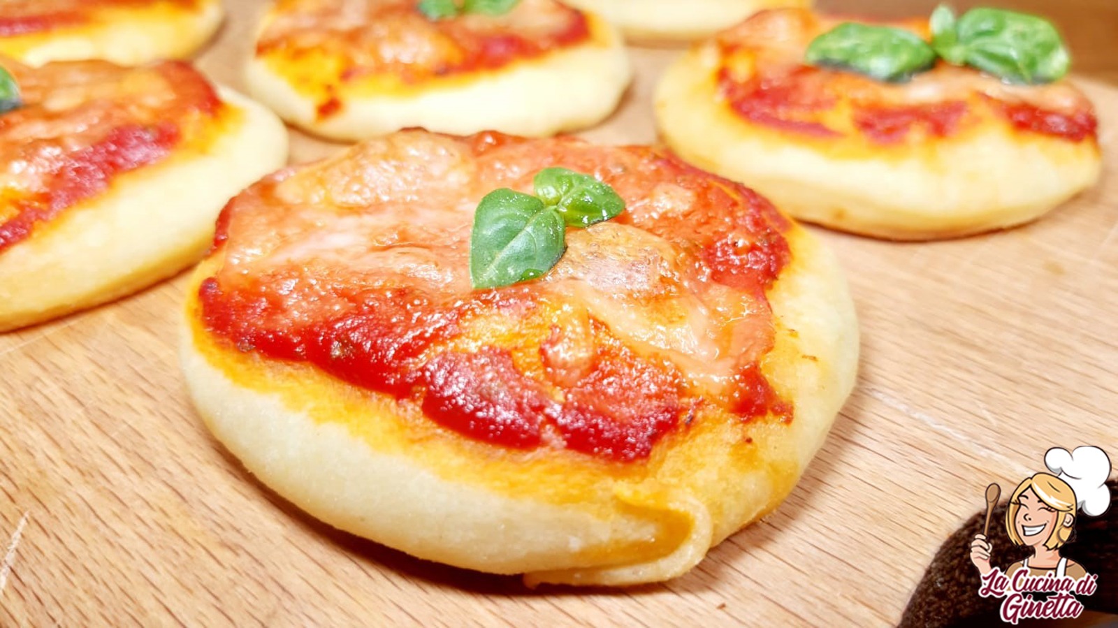 pizzette pomodoro e mozzarella senza lievitazione