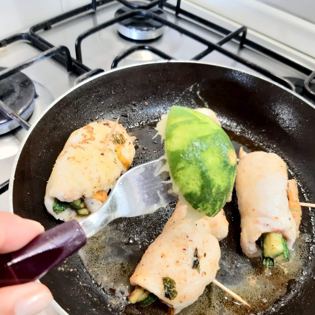 INVOLTINI DI POLLO CON ZUCCHINE E CREMA DI FIORI