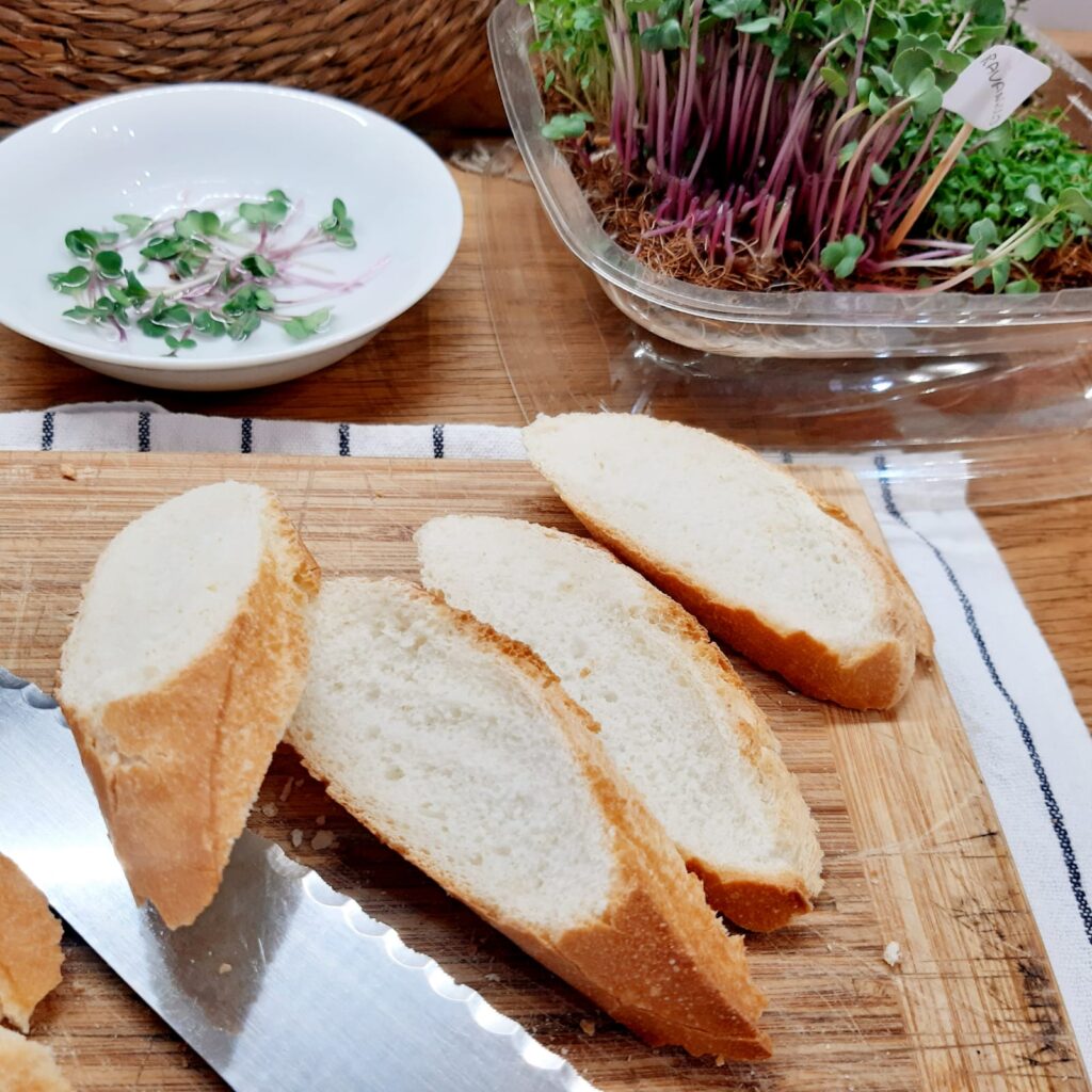 crostini con salmone affumicato e formaggio cremoso