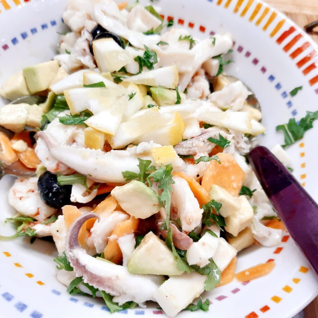 insalata ricca con gamberi e seppie