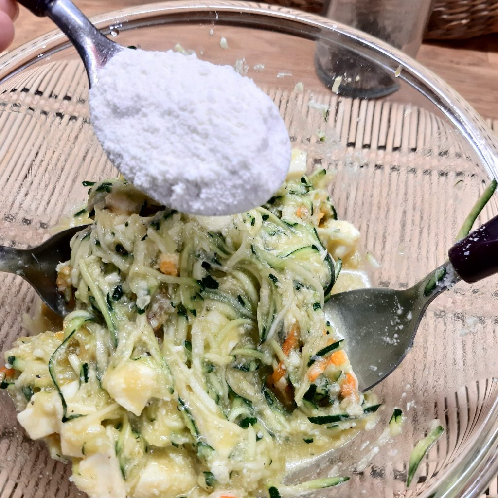 frittelle di zucchine fiori di zucca e acciughe