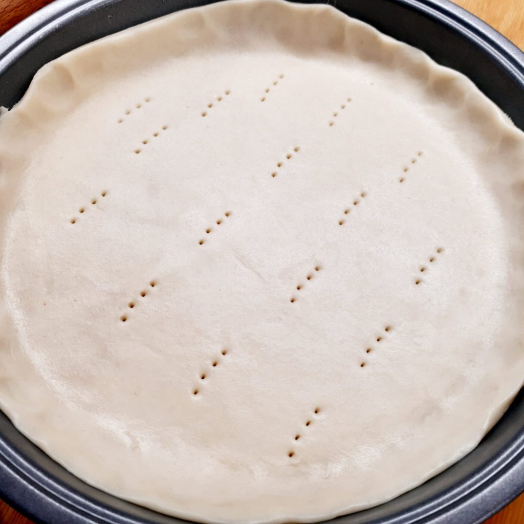 TORTA RUSTICA CON SCAROLA SALSICCIA E SCAMORZA