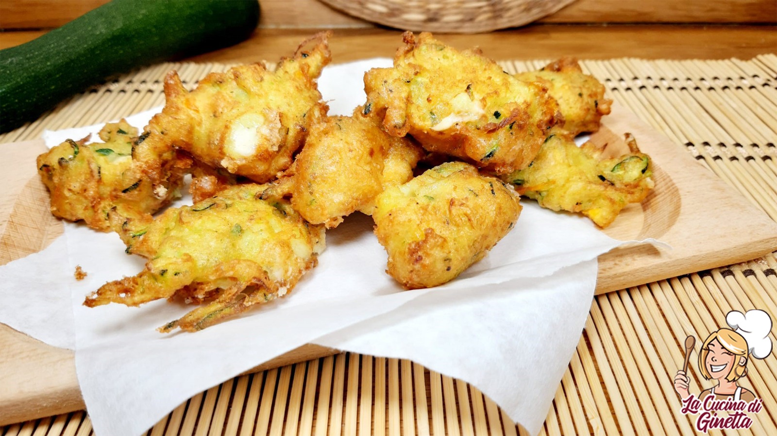 frittelle di zucchine fiori di zucca e acciughe