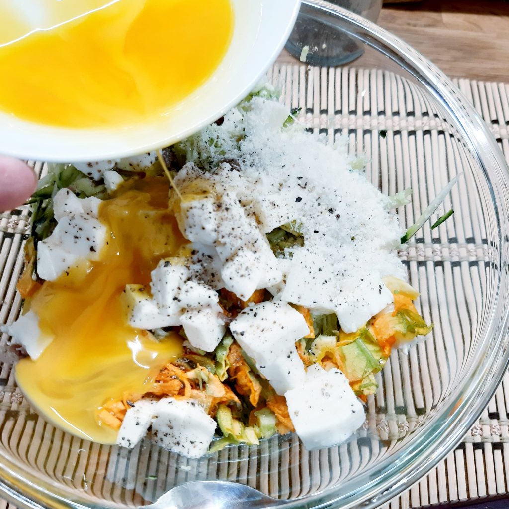 frittelle di zucchine fiori di zucca e acciughe