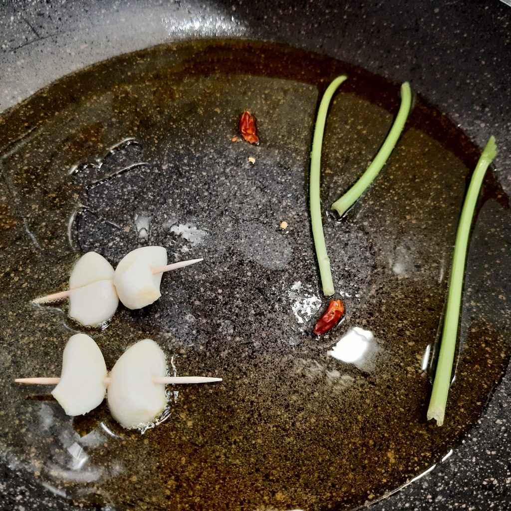 spaghetti con vongole veraci e pomodorini