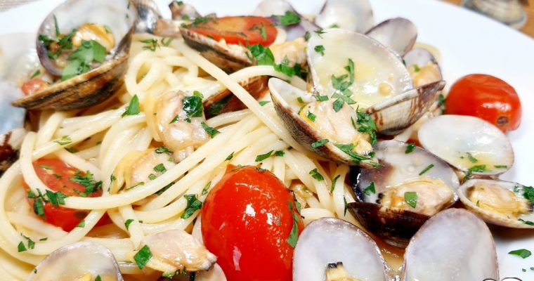 SPAGHETTI CON VONGOLE VERACI E POMODORINI