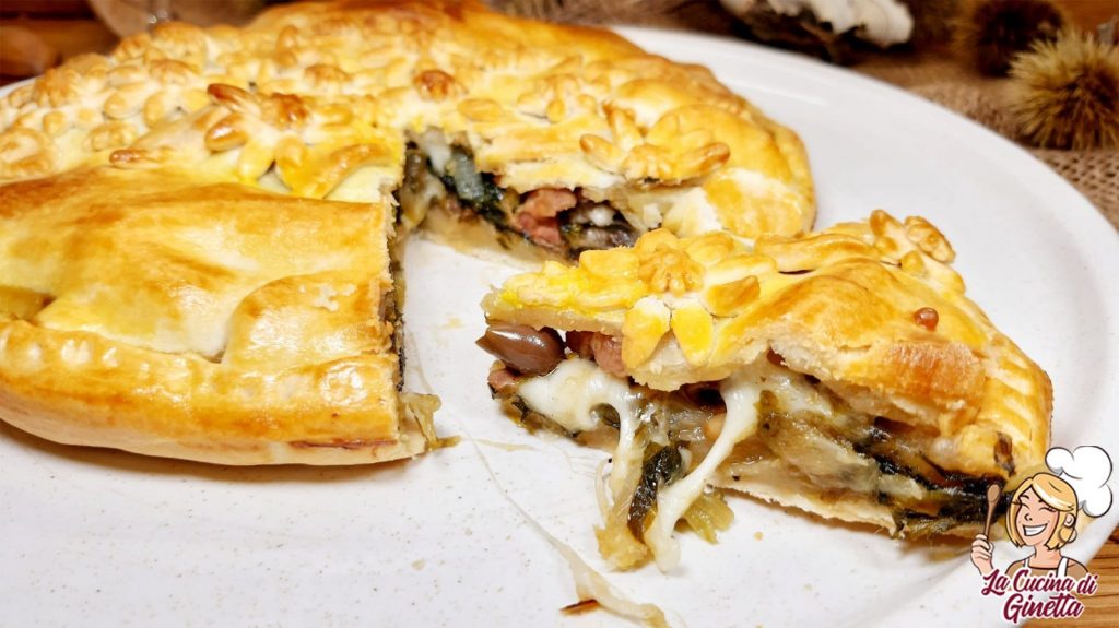 TORTA RUSTICA CON SCAROLA SALSICCIA E SCAMORZA