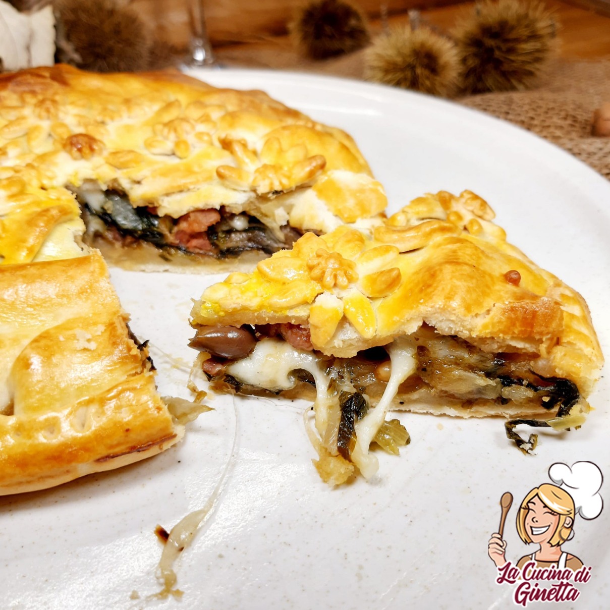 TORTA RUSTICA CON SCAROLA SALSICCIA E SCAMORZA