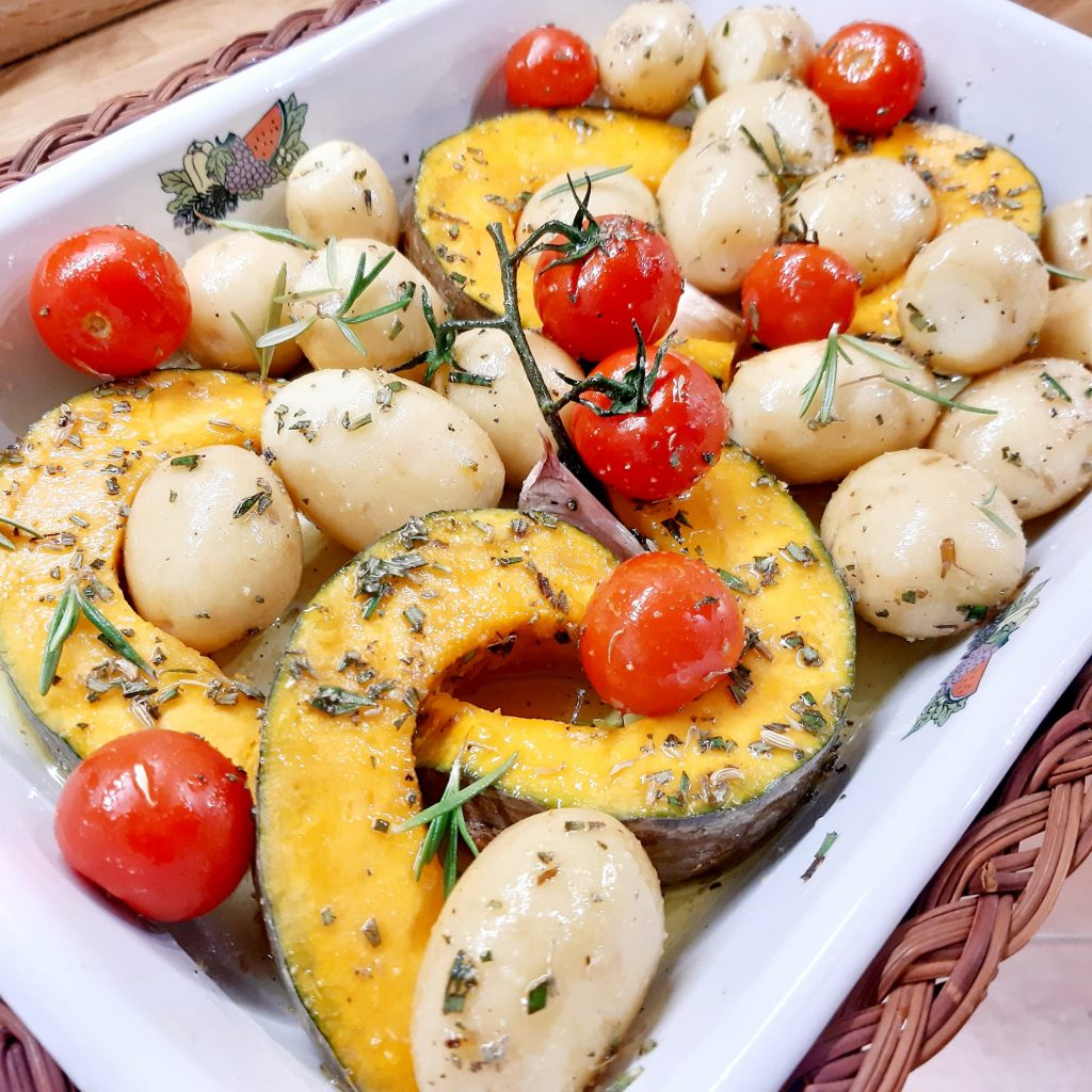 zucca patate novelle e pomodorini al forno