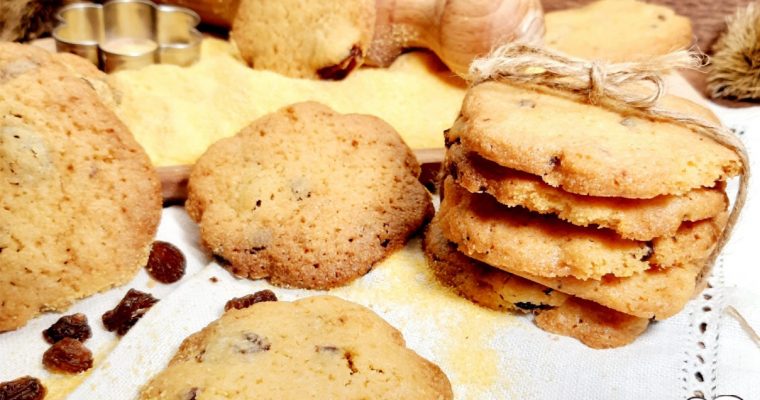 FROLLINI DI POLENTA CON UVETTA E GOCCE DI CIOCCOLATO