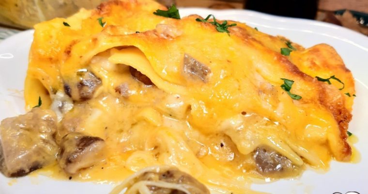 LASAGNA CON BESCIAMELLA DI ZUCCA FUNGHI E SALSICCIA