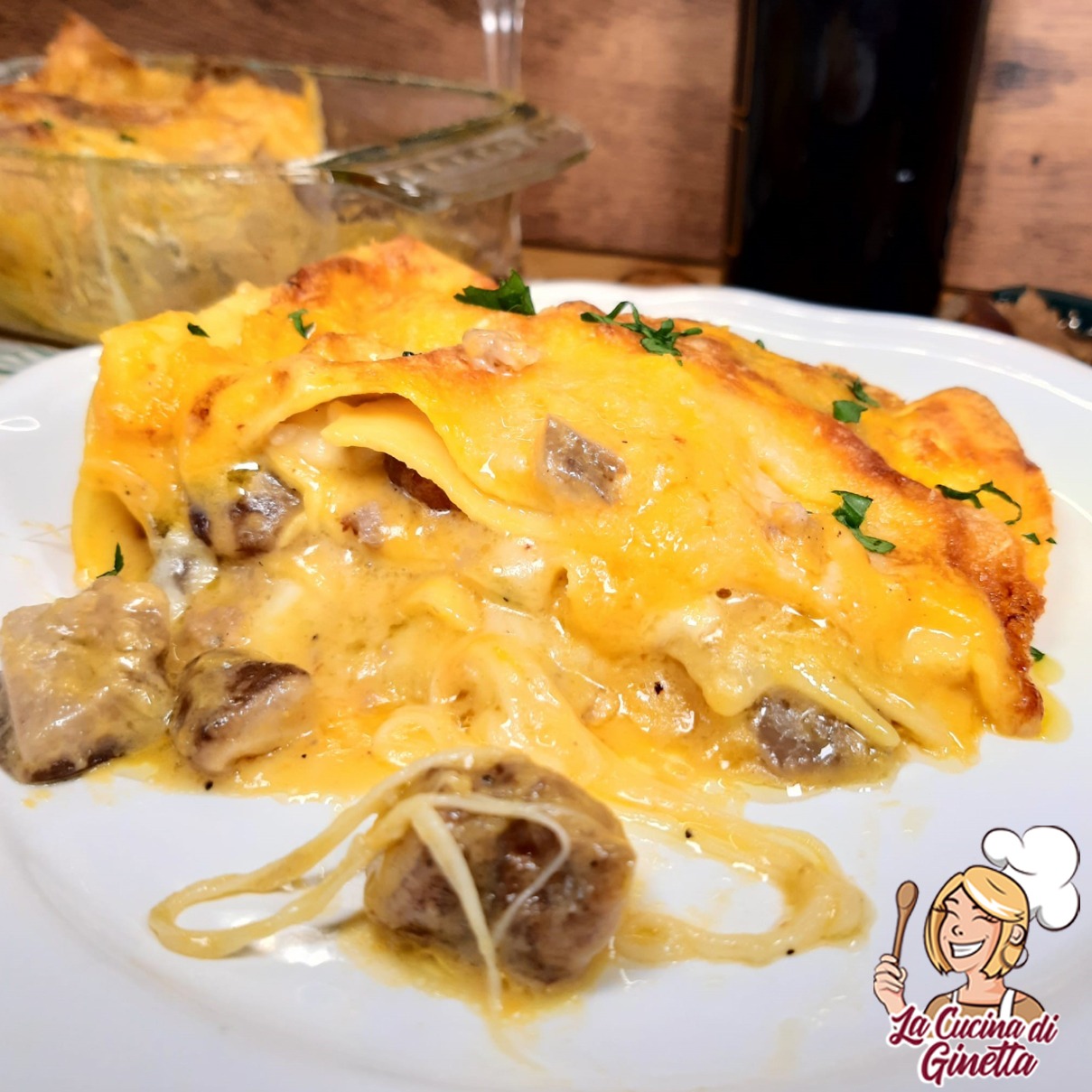 lasagna con besciamella di zucca funghi e salsiccia