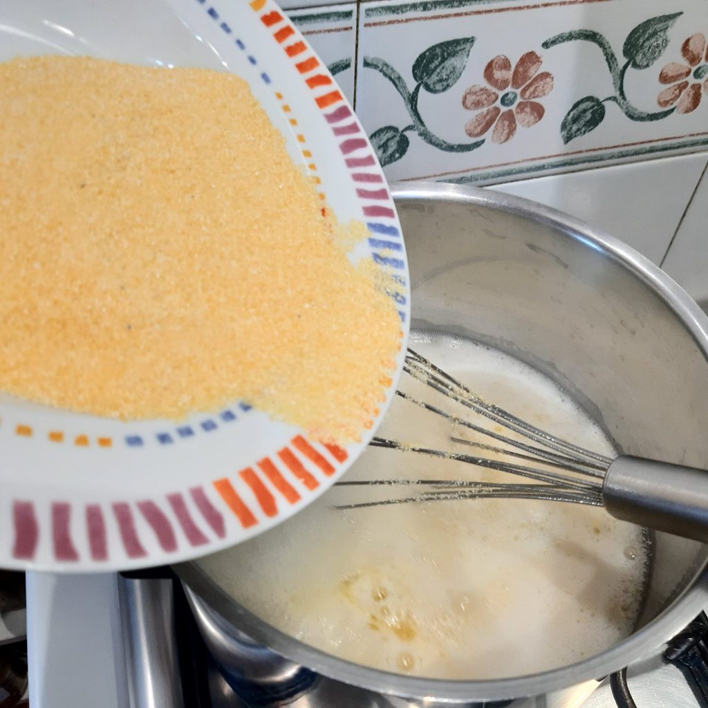 polenta con funghi misti e salsiccia