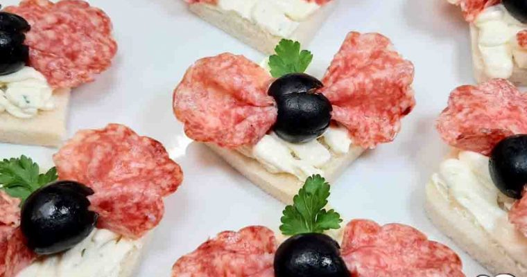 TARTINE CON CRAVATTINE DI SALAME