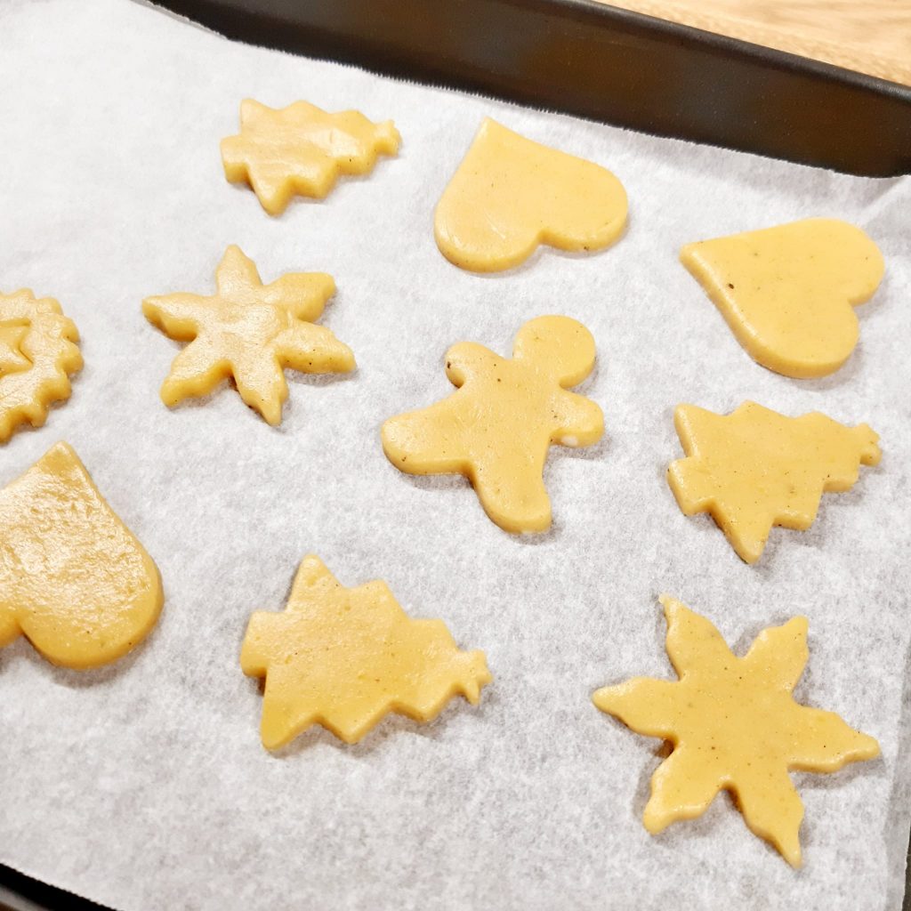 biscottini speziati di frolla con uova sode