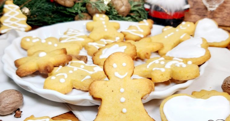 BISCOTTINI SPEZIATI DI FROLLA CON UOVA SODE