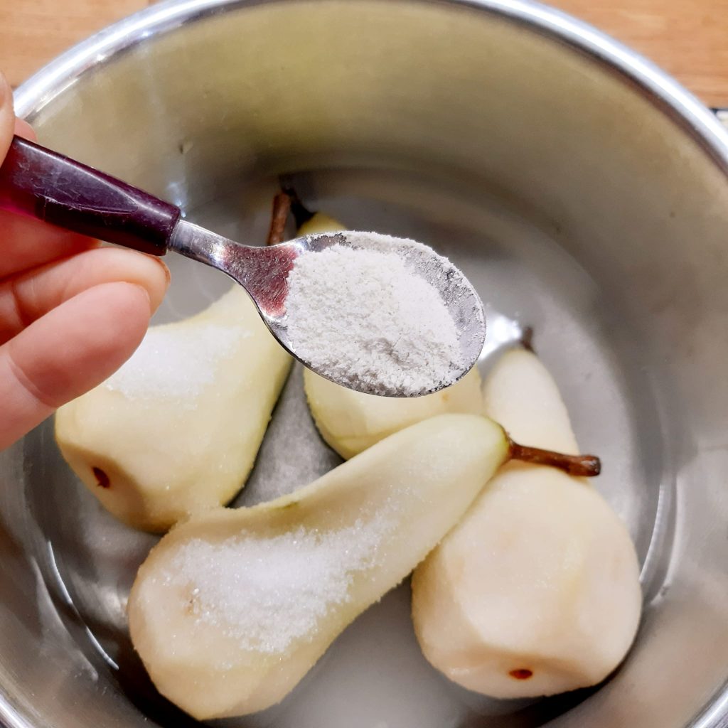 pere sciroppate con cioccolato fondente