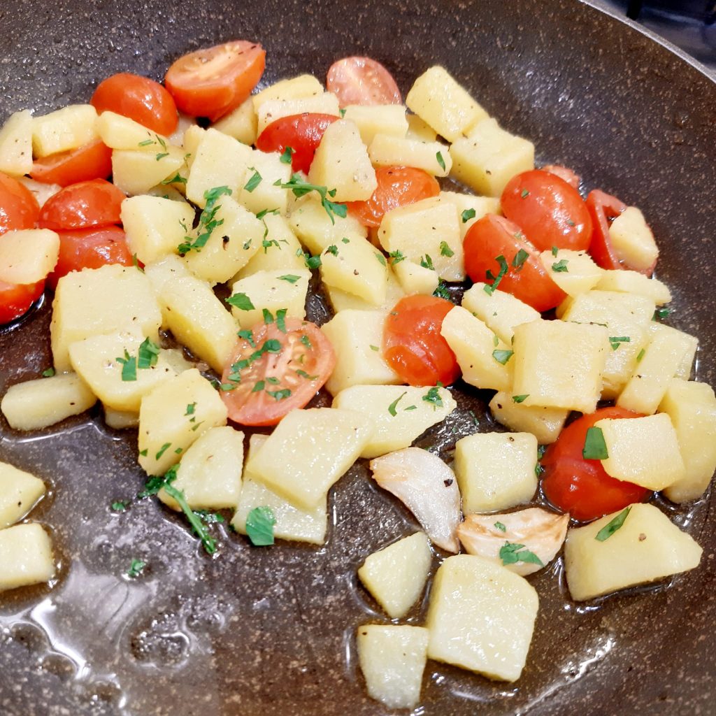 insalata di seppia con patate e pomodorini