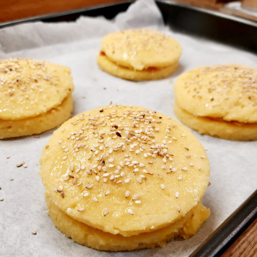 burger di polenta con speck e scamorza affumicata