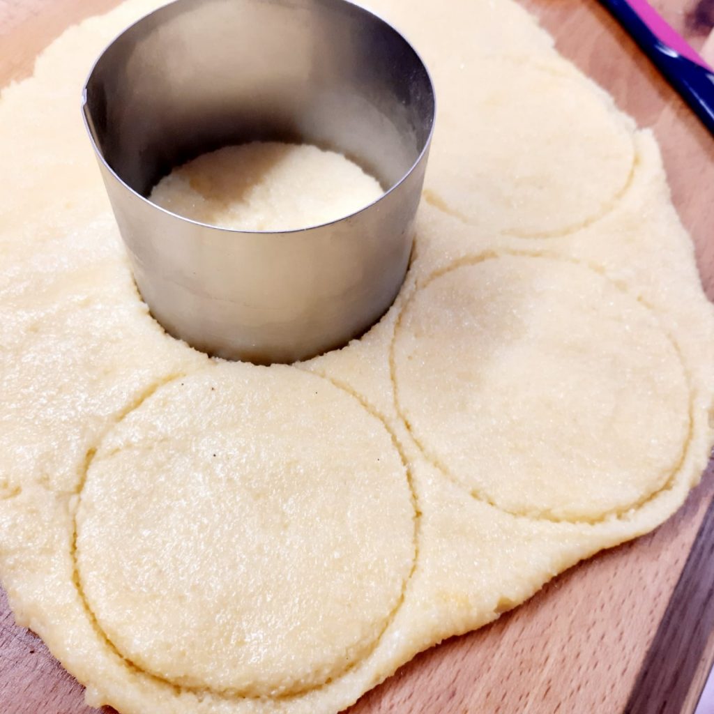 burger di polenta con speck e scamorza affumicata