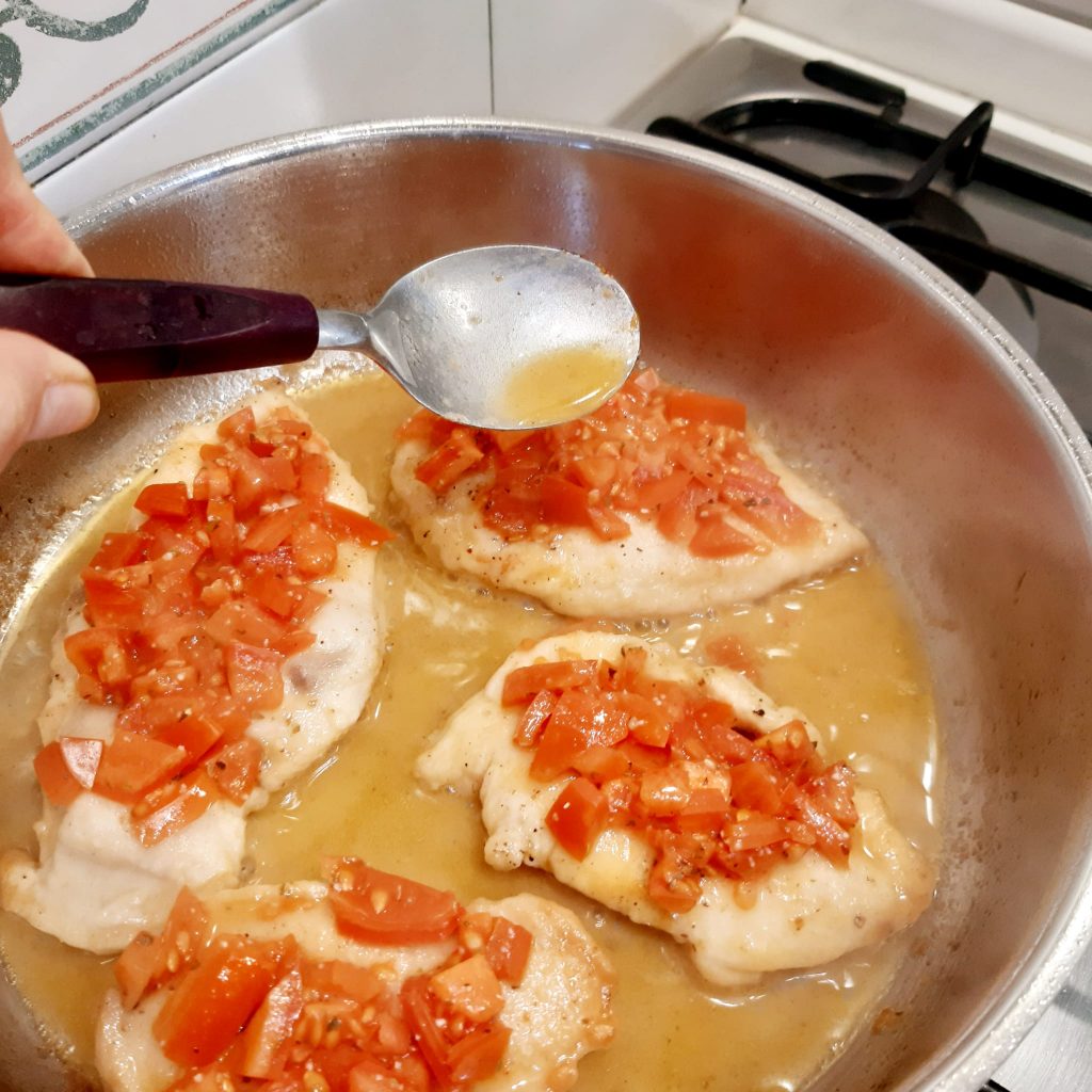 scaloppine di pollo con pomodorini e formaggio