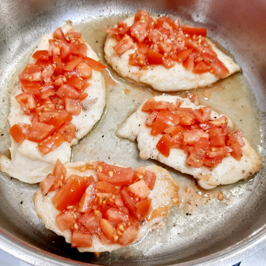 scaloppine di pollo con pomodorini e formaggio