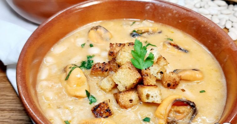 ZUPPA DI CANNELLINI E COZZE CON CROSTINI DI PANE