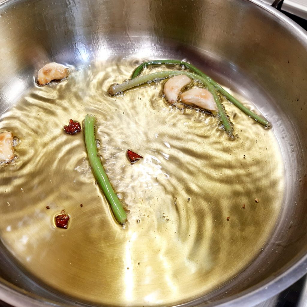 Fiori di pasta con crema di patate e cozze 