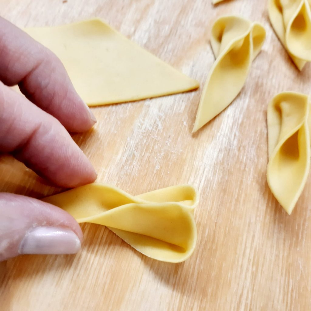 fiori di pasta all'uovo