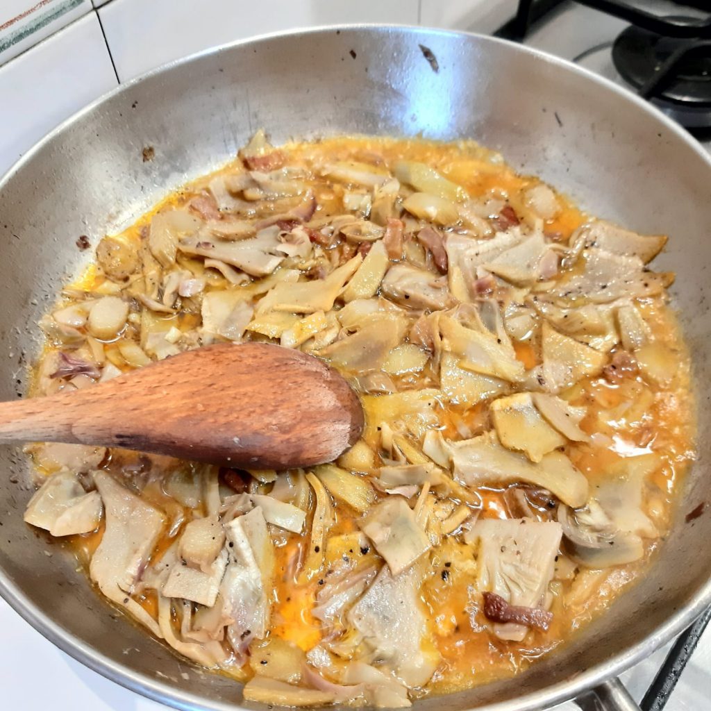 fettuccine fatte in casa con guanciale e carciofi