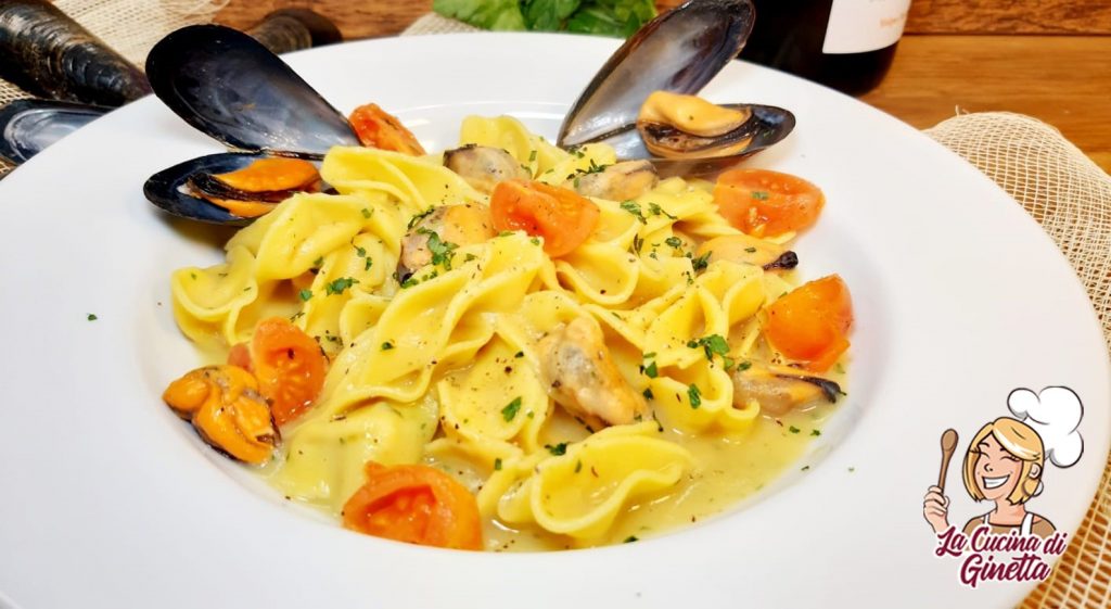 fiori di pasta crema di patate e cozze