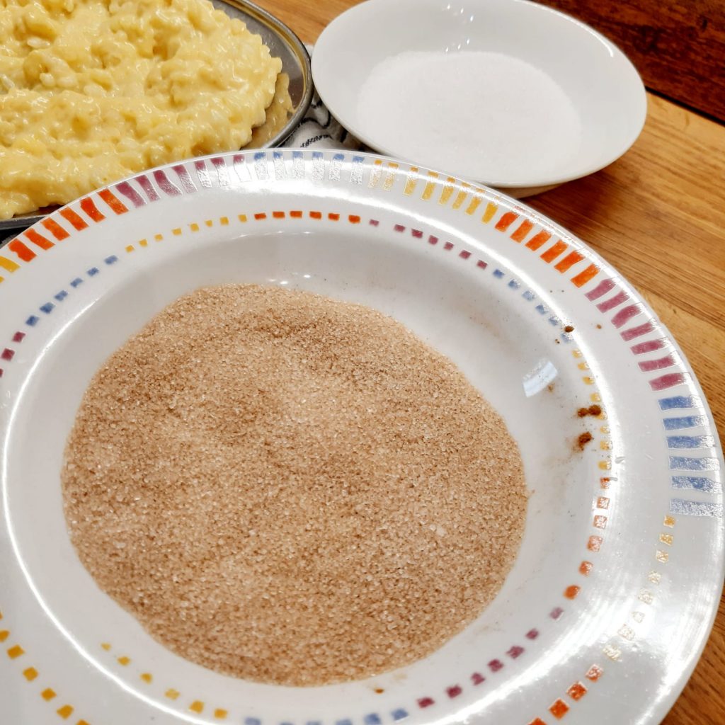 frittelle di riso con zucchero e cannella