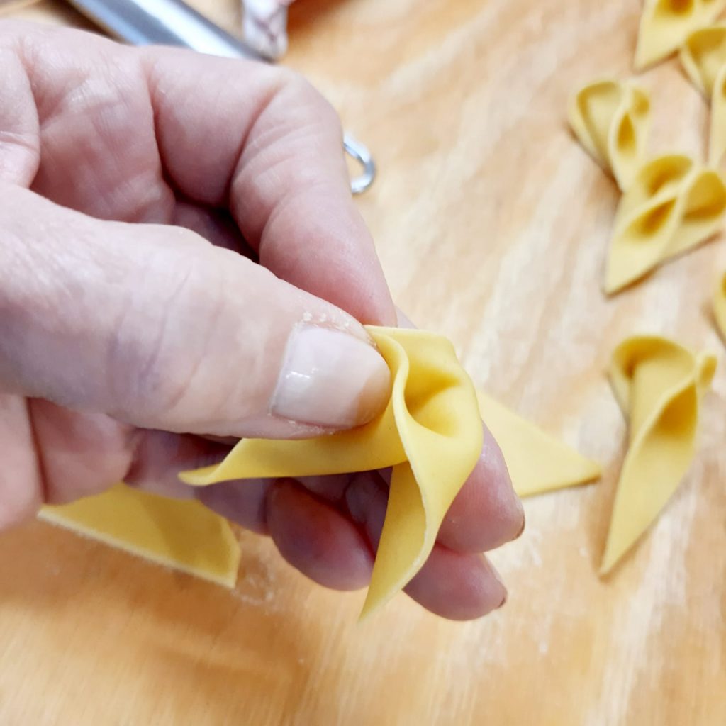 fiori di pasta all'uovo