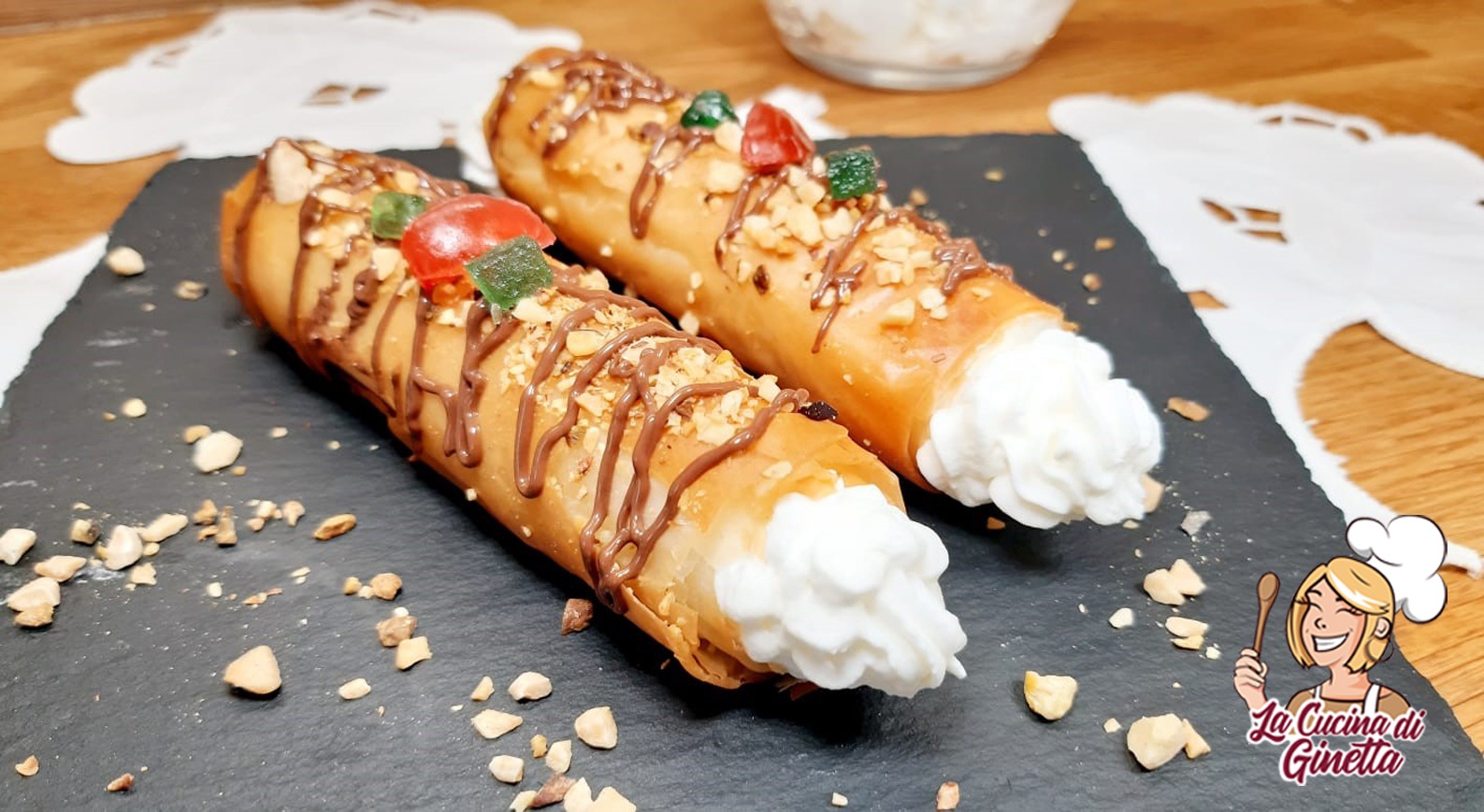 cannoli di pasta fillo con panna montata