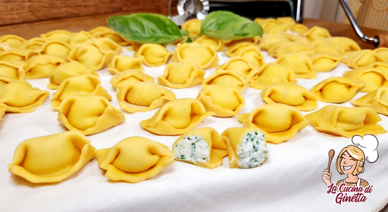 ravioli del plin con ricotta e spinaci