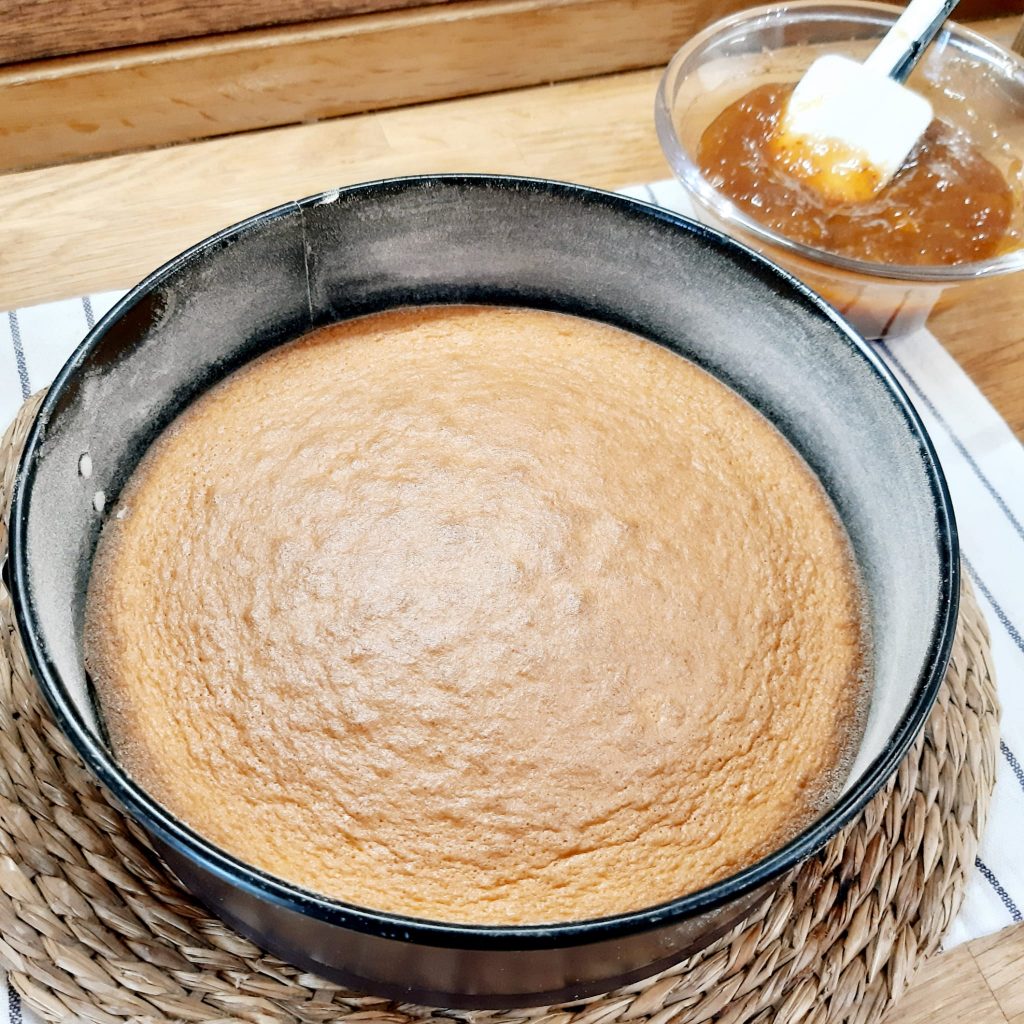 torta versata con marmellata