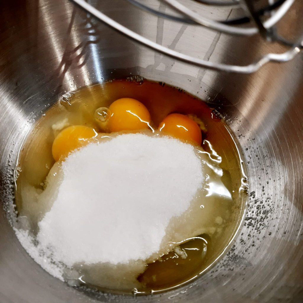 torta versata con marmellata