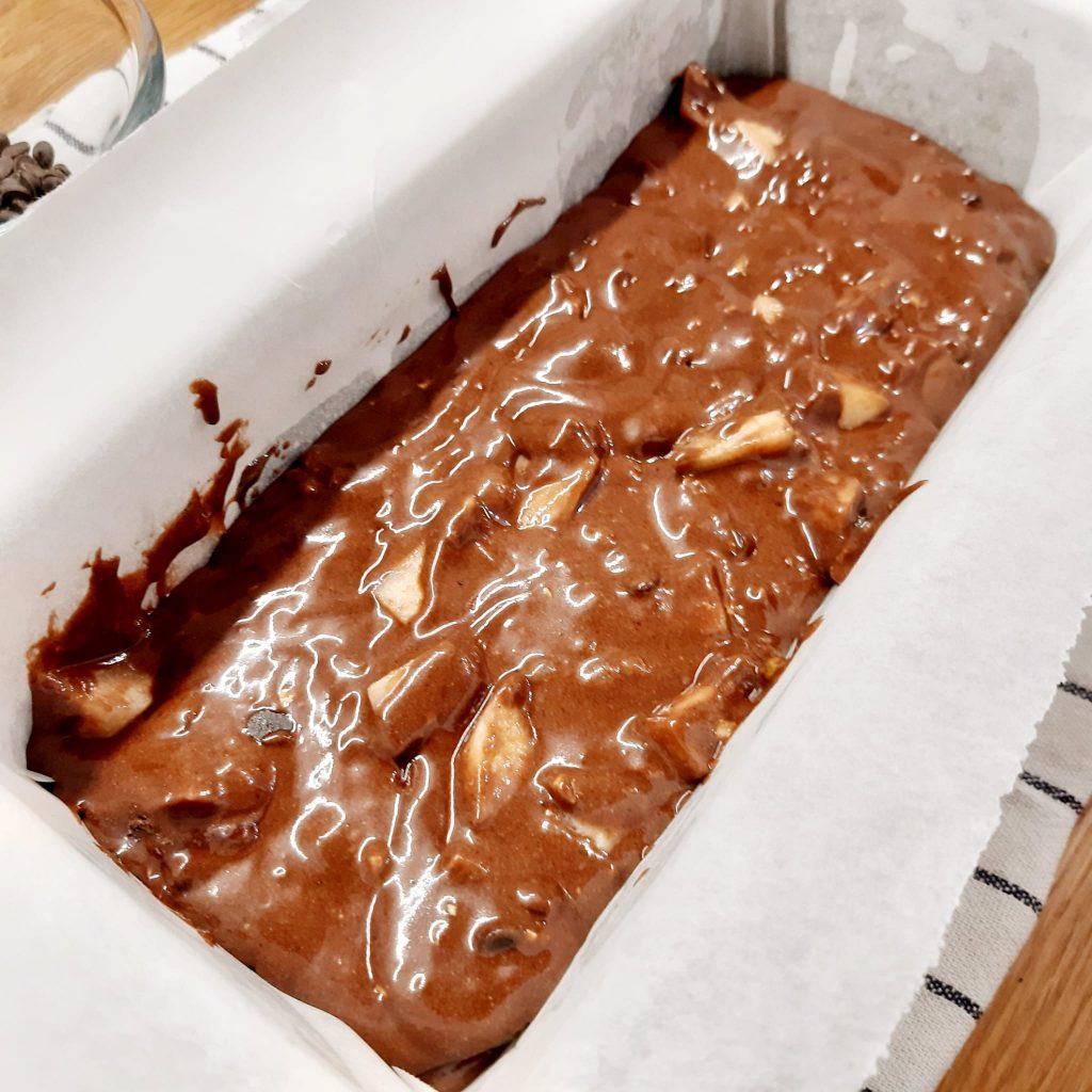 plumcake al cioccolato con pere e nocciole