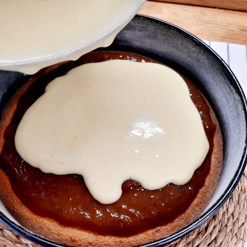 torta versata con marmellata