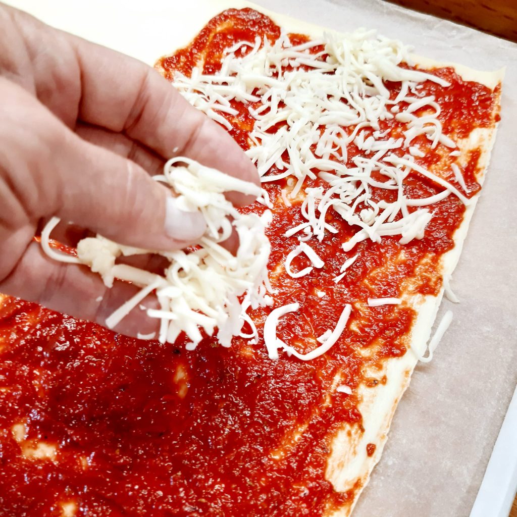 pizza nascosta nella pasta sfoglia