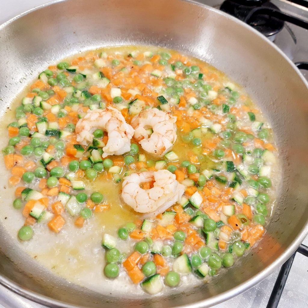 polpettine di cous cous  con verdure e gamberi