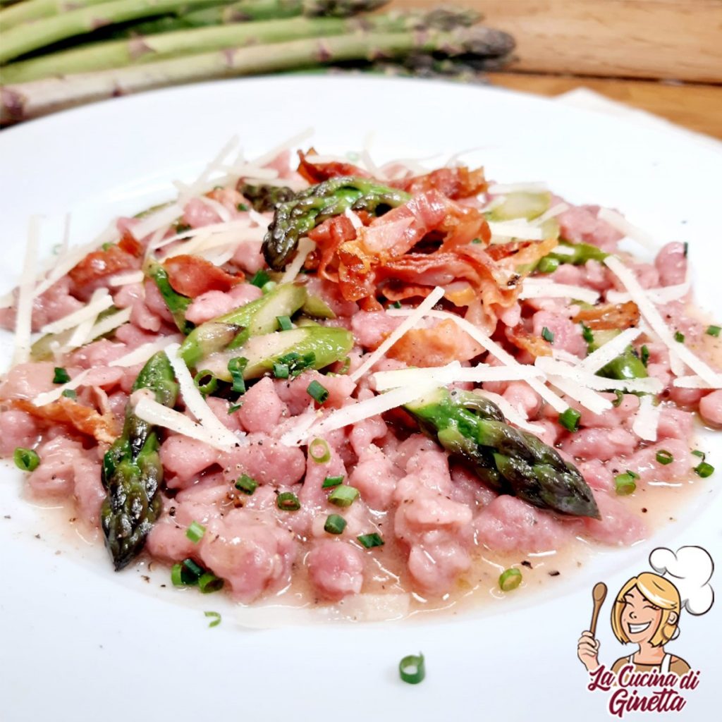 spätzle alla barbabietola rossa con asparagi e speck