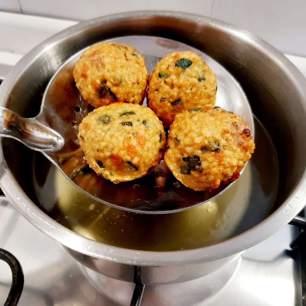 polpettine di cous cous  con verdure e gamberi